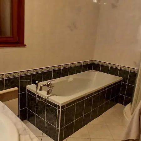 شاليه House Surrounded By Creek