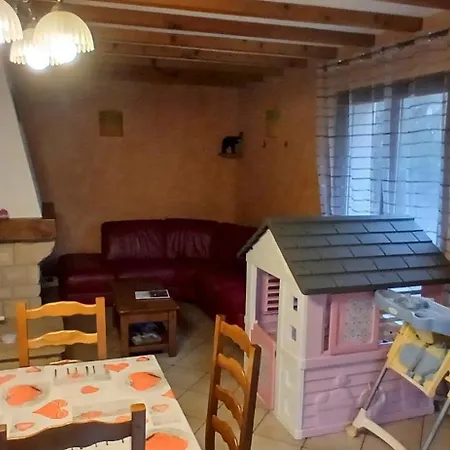 شاليه House Surrounded By Creek لابْريسْ